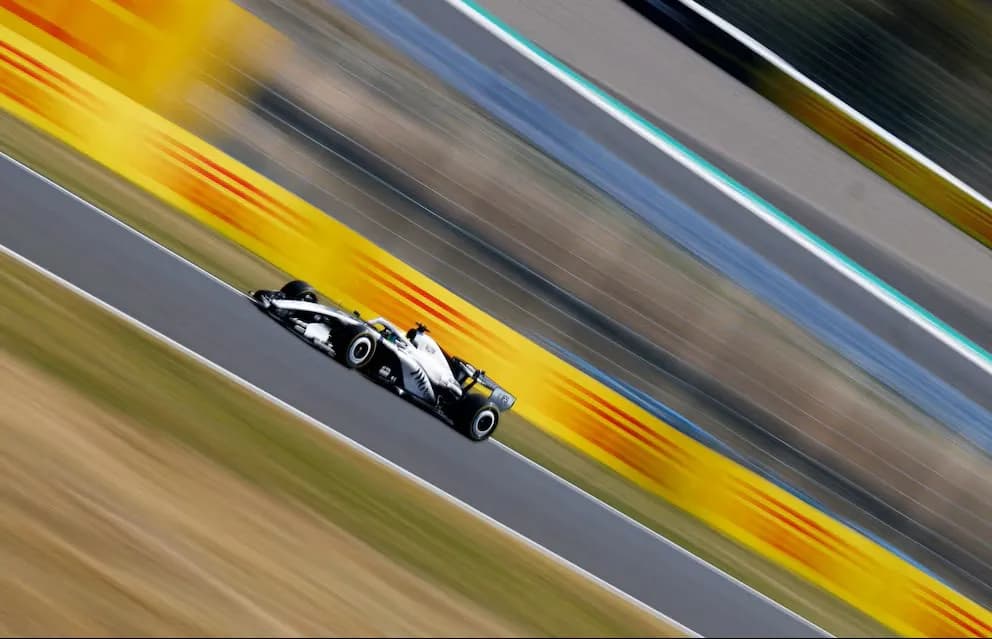 Video: George Russell llama idiota a Checo Pérez tras incidente en las prácticas del GP de Japón