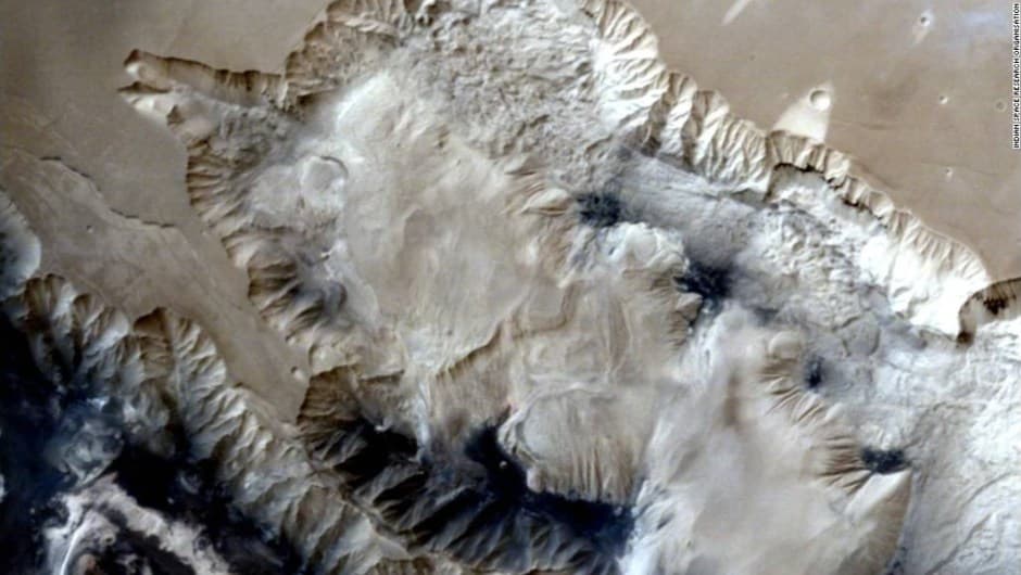 Nave espacial india capta impresionantes paisajes de Marte