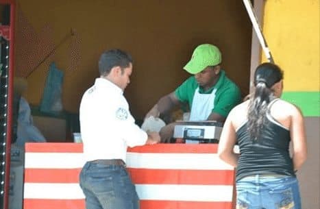 Trasero de Alto funcionario solidarense causa revuelo en redes sociales.