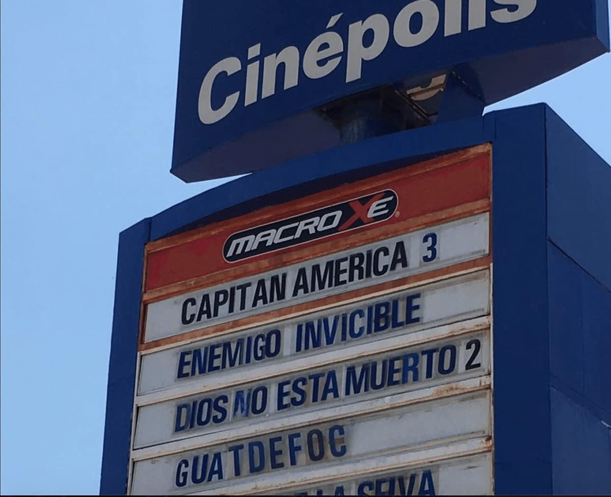 Atención Cinépolis: Invisible no se escribe con "c"