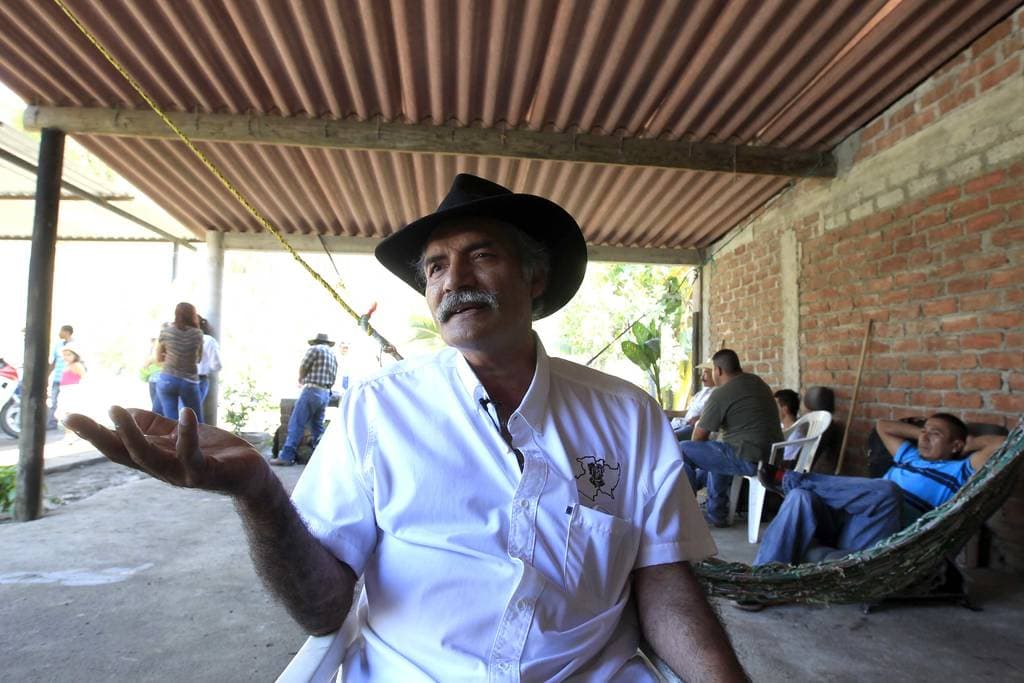 Conceden amparo a Mireles