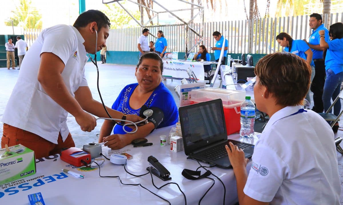 Acerca Gobierno de Solidaridad servicios de salud con la Feria del Seguro Popular