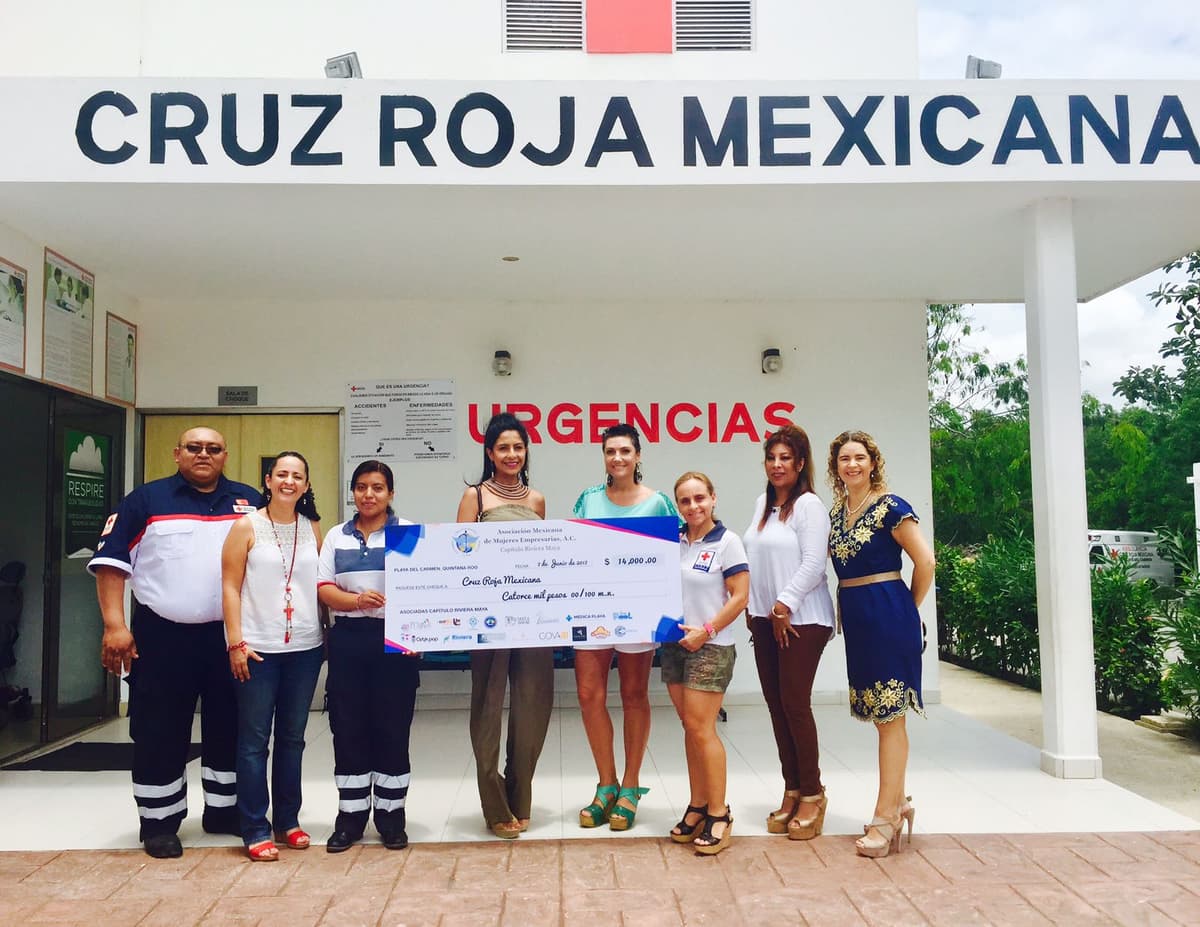 Empresarias de la Riviera Maya entregan donativo a la Cruz Roja
