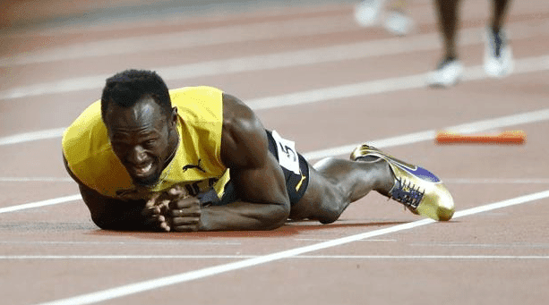 Amarga despedida. Bolt se lesiona en su última carrera