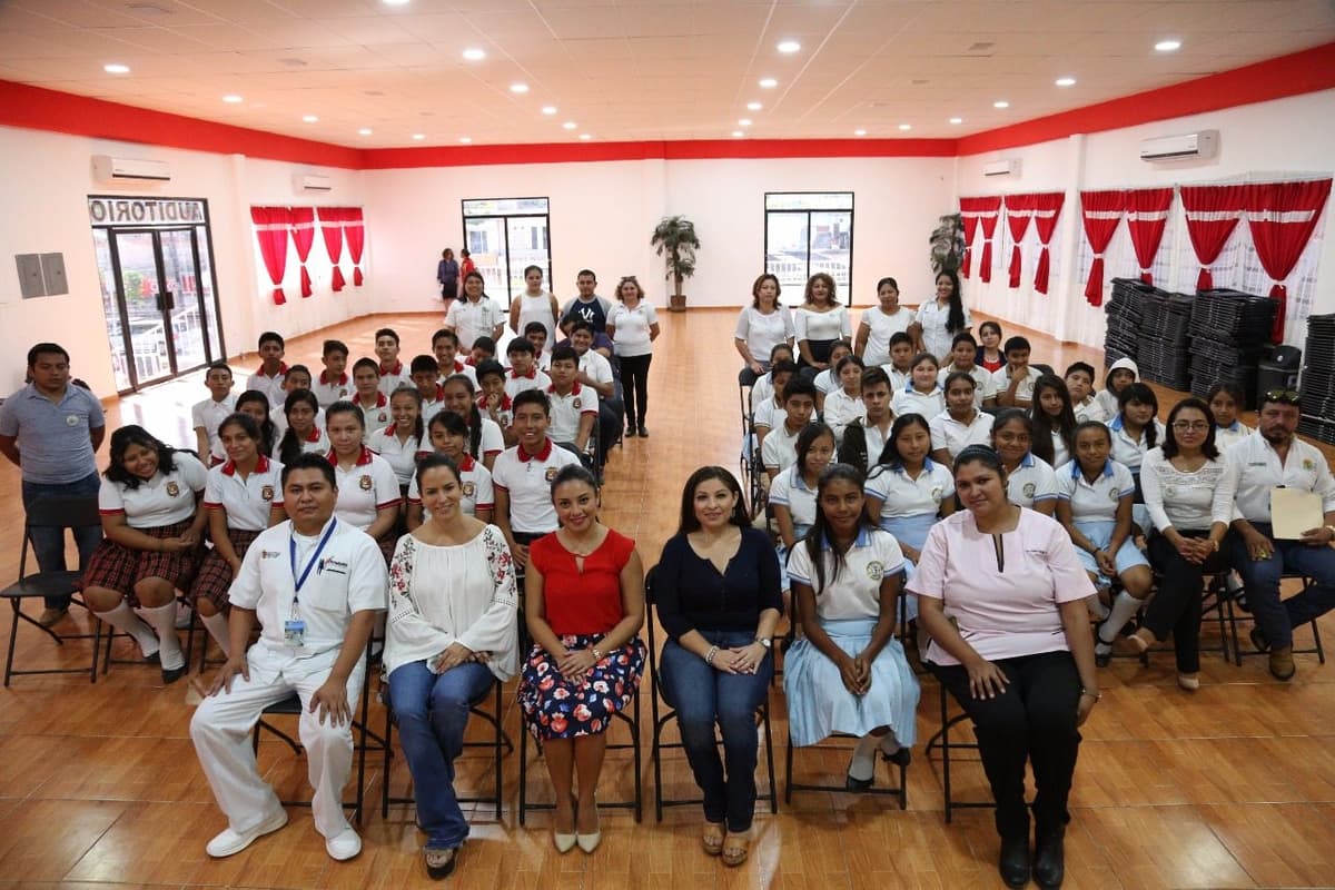 Realiza DIF pláticas para beneficio de los jóvenes