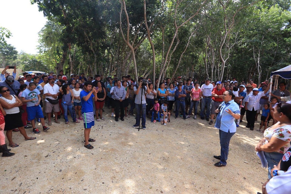 Cristina refrenda compromiso con habitantes de Puerto Aventuras