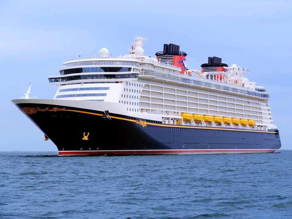 Crucero Disney Dream choca contra un muelle