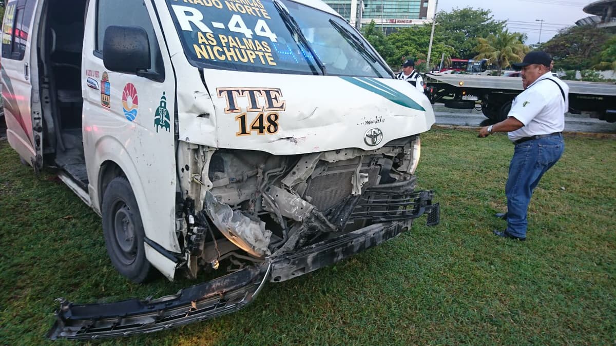 Accidente en Nichupté deja cinco heridos