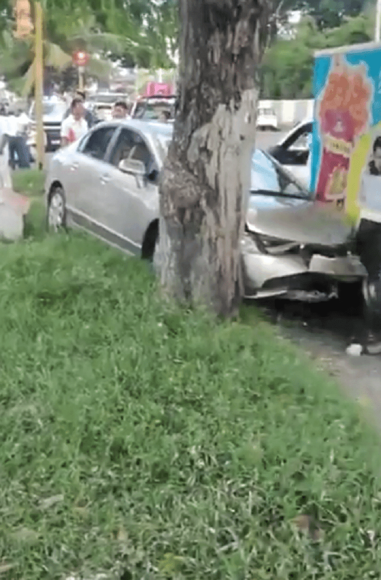 Alcoholizado conductor embiste a taxi y manda a pasajero al hospital