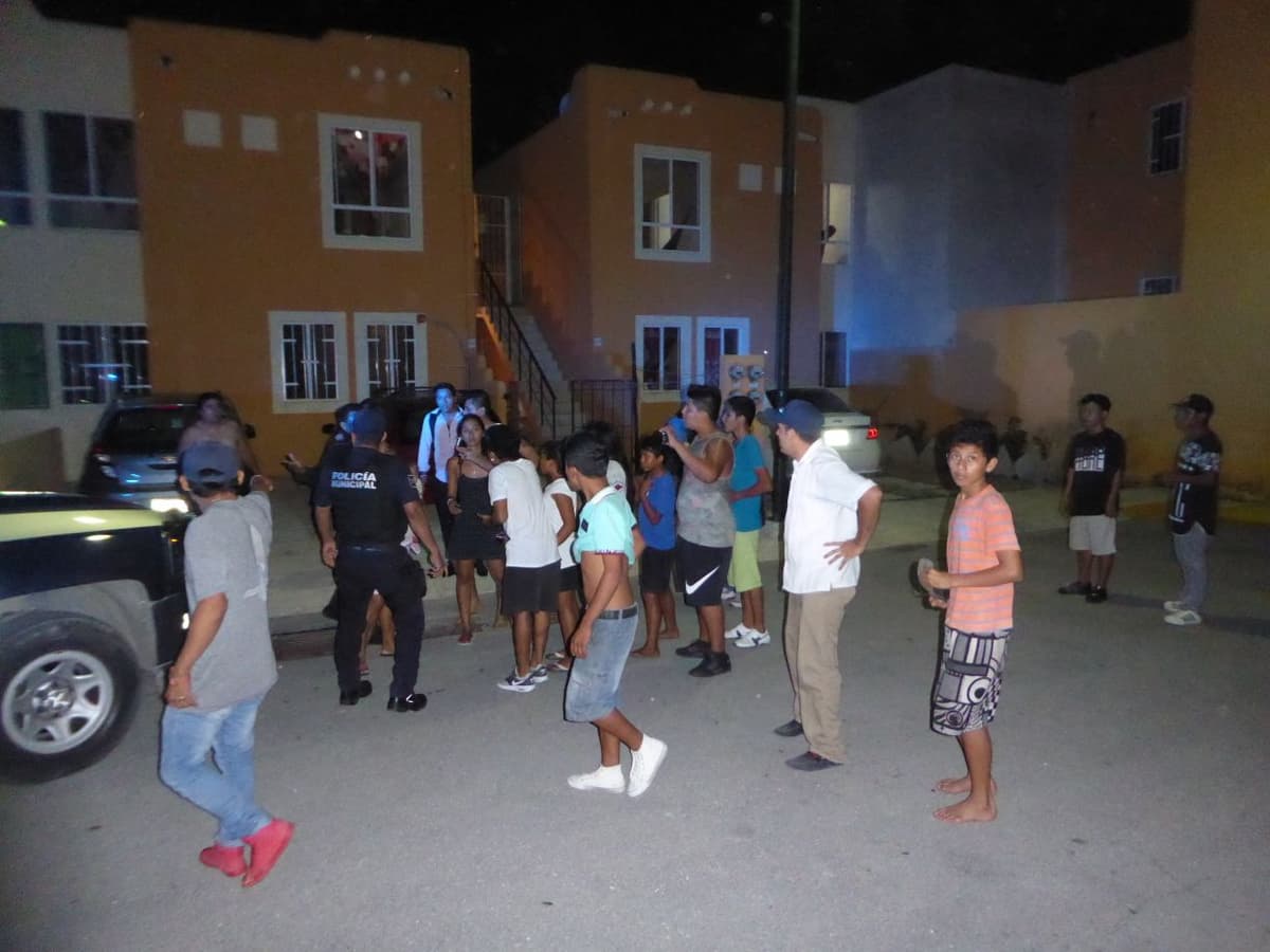 Vecinos atrapan a ladrón, la policía no llega y son atacados por pandilleros