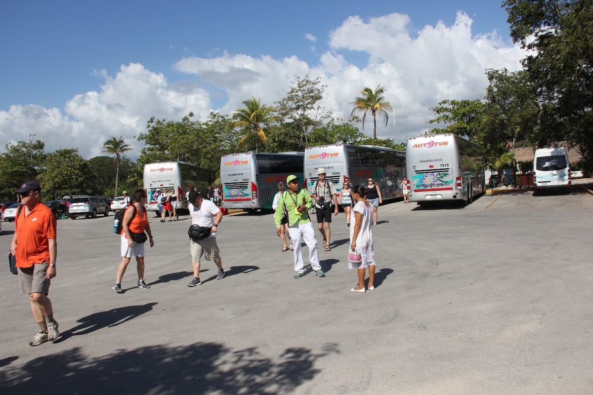 Visitan 2 mil turistas la zona arqueológica de Tulum cada día