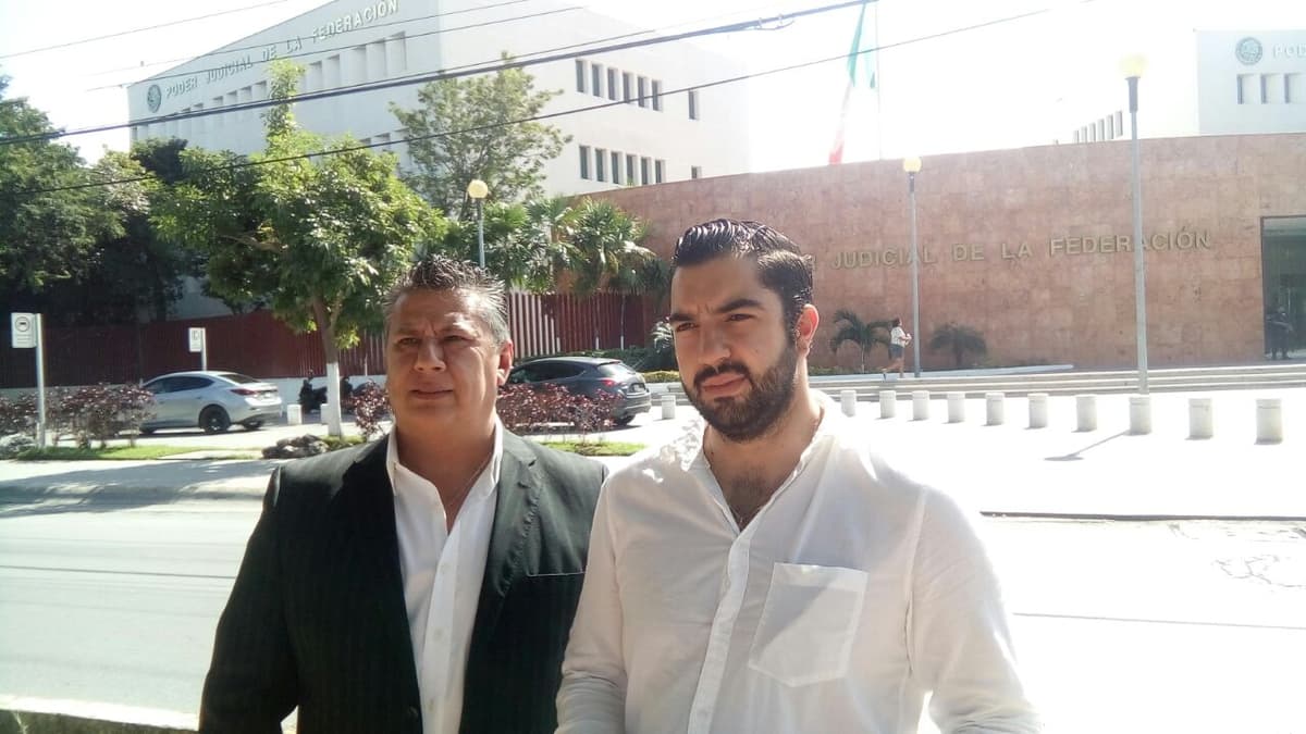 Intenta Cinépolis "callar" judicialmente negligencia que dejó ciegos a abuelitos