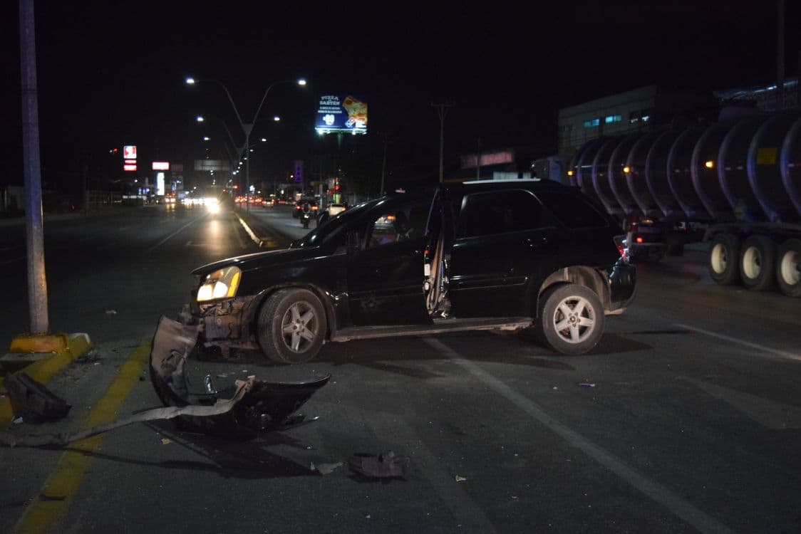 Aunque usted no lo crea, militar ebrio choca, huye y lo cachan