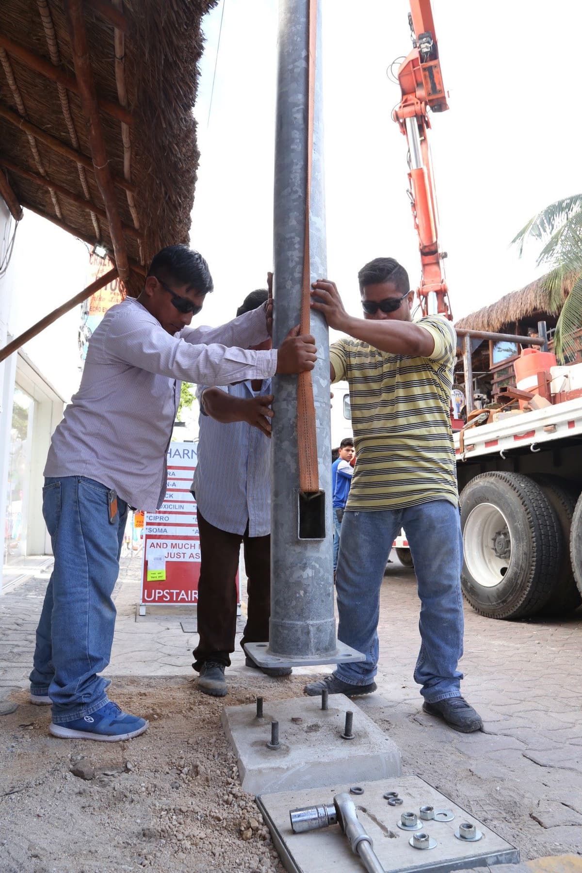 Dotan de nuevas luminarias la Quinta Avenida y el primer cuadro de la ciudad