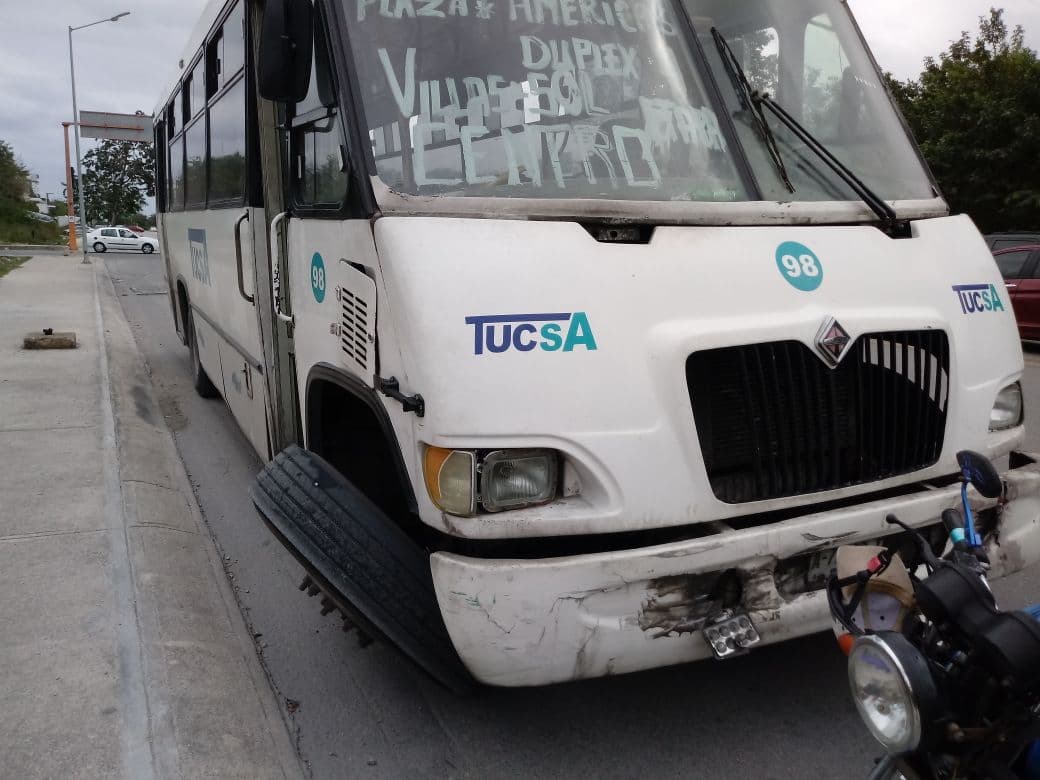 Pierde camión de Tucsa una llanta