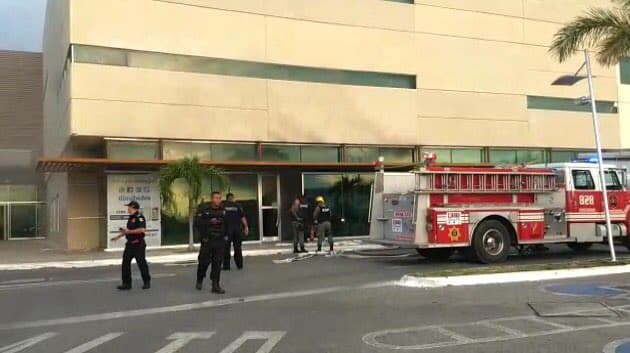 Sofocan incendio en Sanborns Plaza Altabrisa