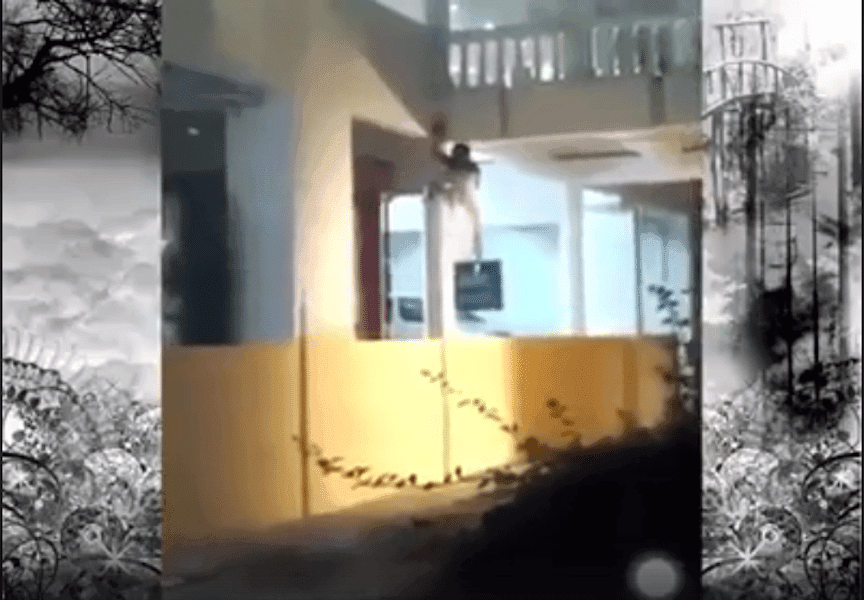 Captan a " escalofriante mujer " trepando una pared en Malasia