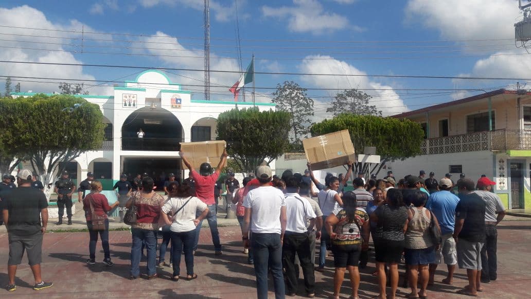 Exigen con protesta pago de aguinaldo en José María Morelos