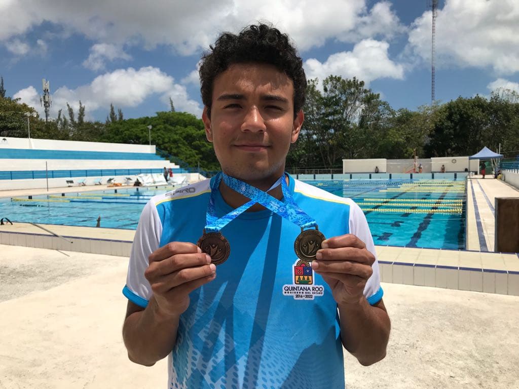 Nadador cancunense, el mejor en los 200 mts. en la Olimpiada Especial