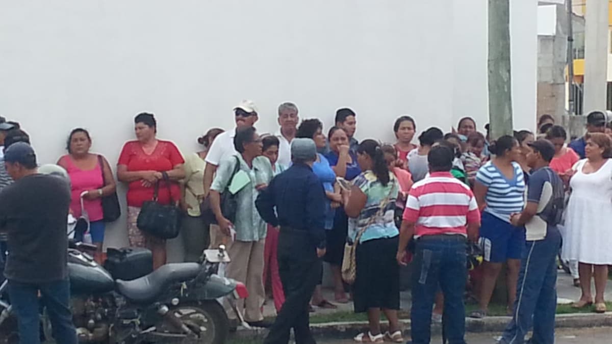 Antorchistas exigen obras a la CFE