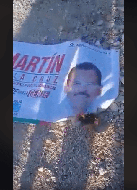 #Vídeo: "Por corrupto" queman la imagen de Martín de la Cruz