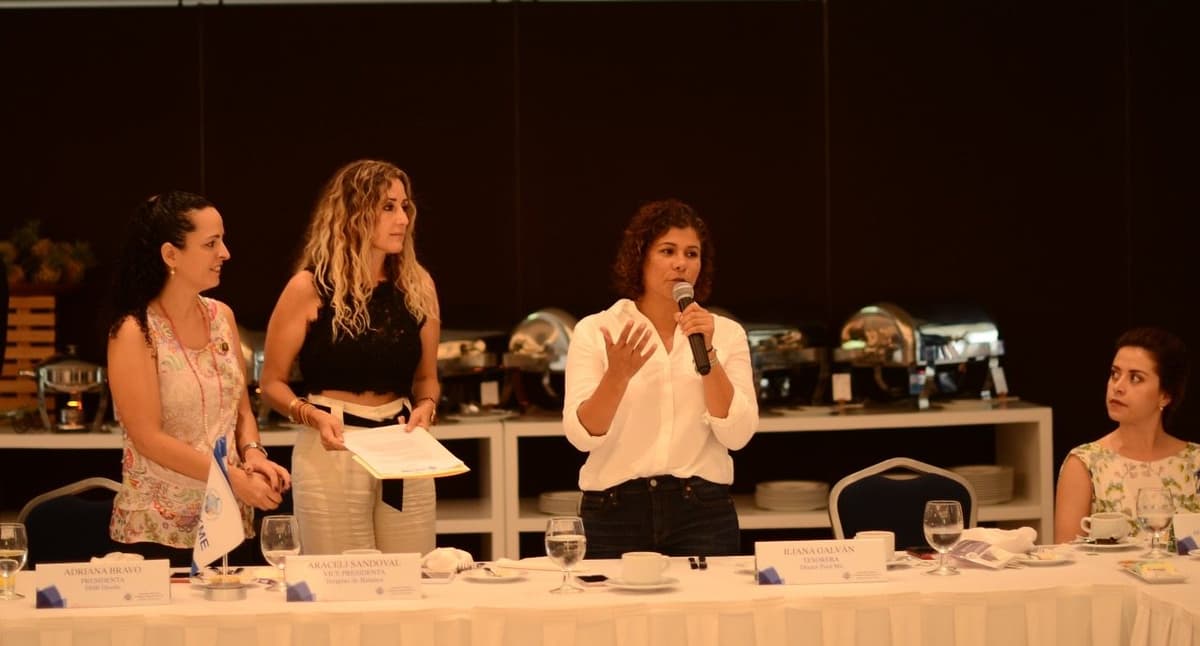 Presenta Leslie Hendricks propuestas a mujeres empresarias