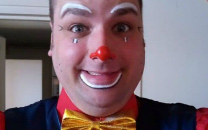 Famoso payaso asesina a su ex pareja y ataca a la policía