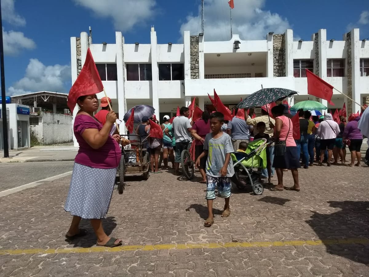 Protestan antorchistas de Carrillo Puerto