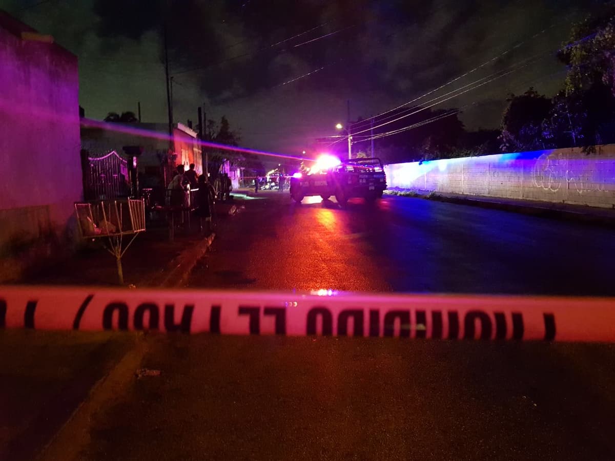 Balean a dos personas; fallece una en la Supermanzana 221