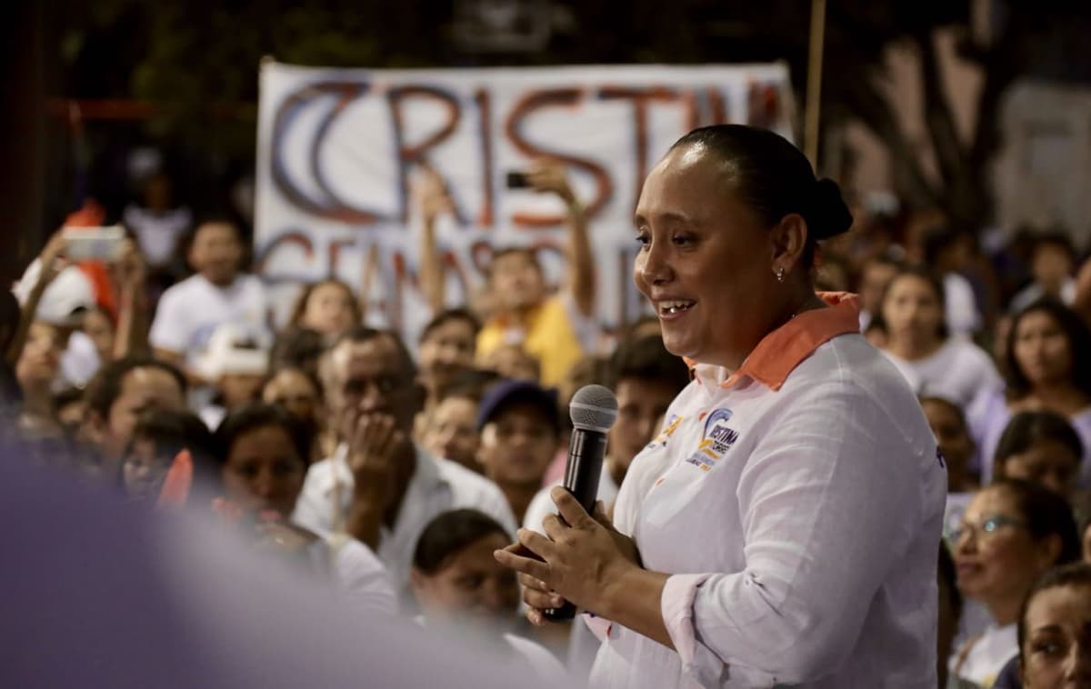 Respalda Puerto Aventuras a Cristina Torres