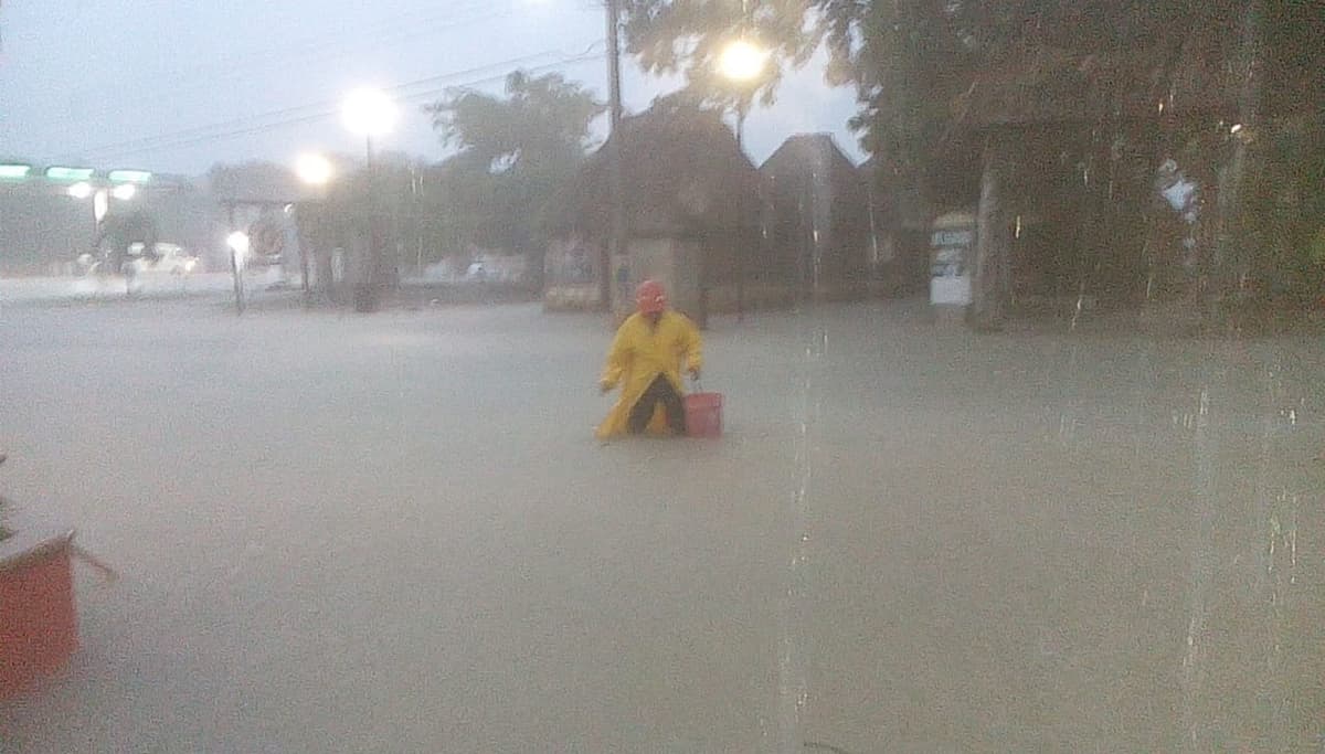Atienden inundaciones en Felipe Carrillo Puerto