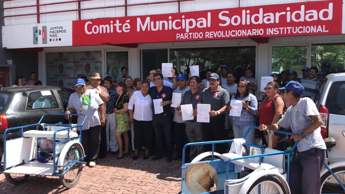 Renuncian al PRI trabajadores y tricicleros para apoyar a Cristina Torres