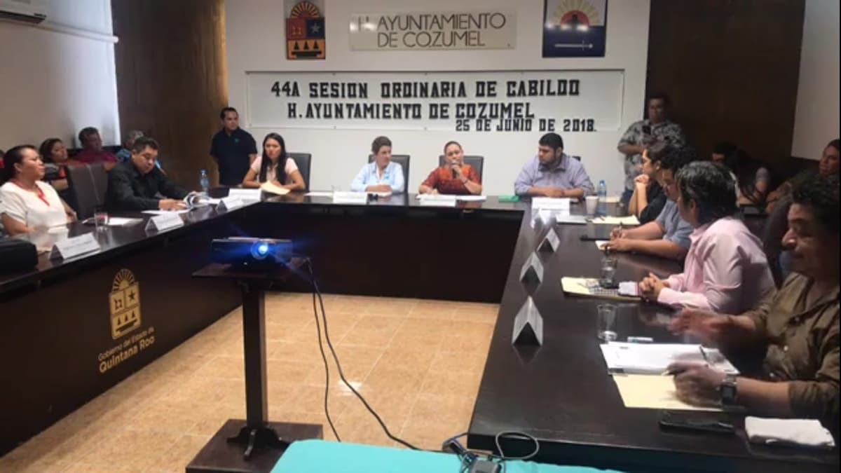 Regidores cozumeleños firman “en lo oscurito” convenio para luminarias