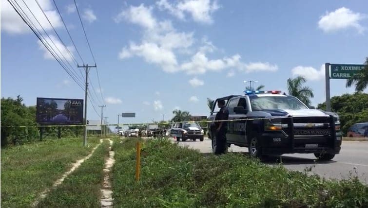 Hallan cuerpo ensabando y maniatado en la carretera