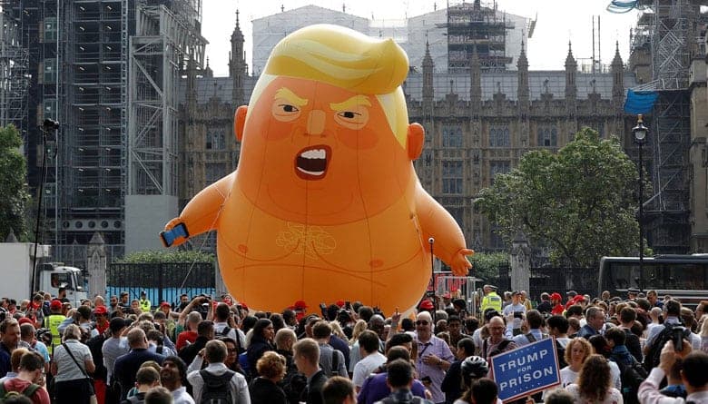 Protestan en Londres con globo gigante con caricatura de Trump