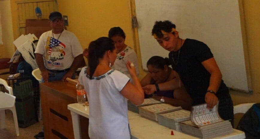 Perla Tun se equivoca de casilla