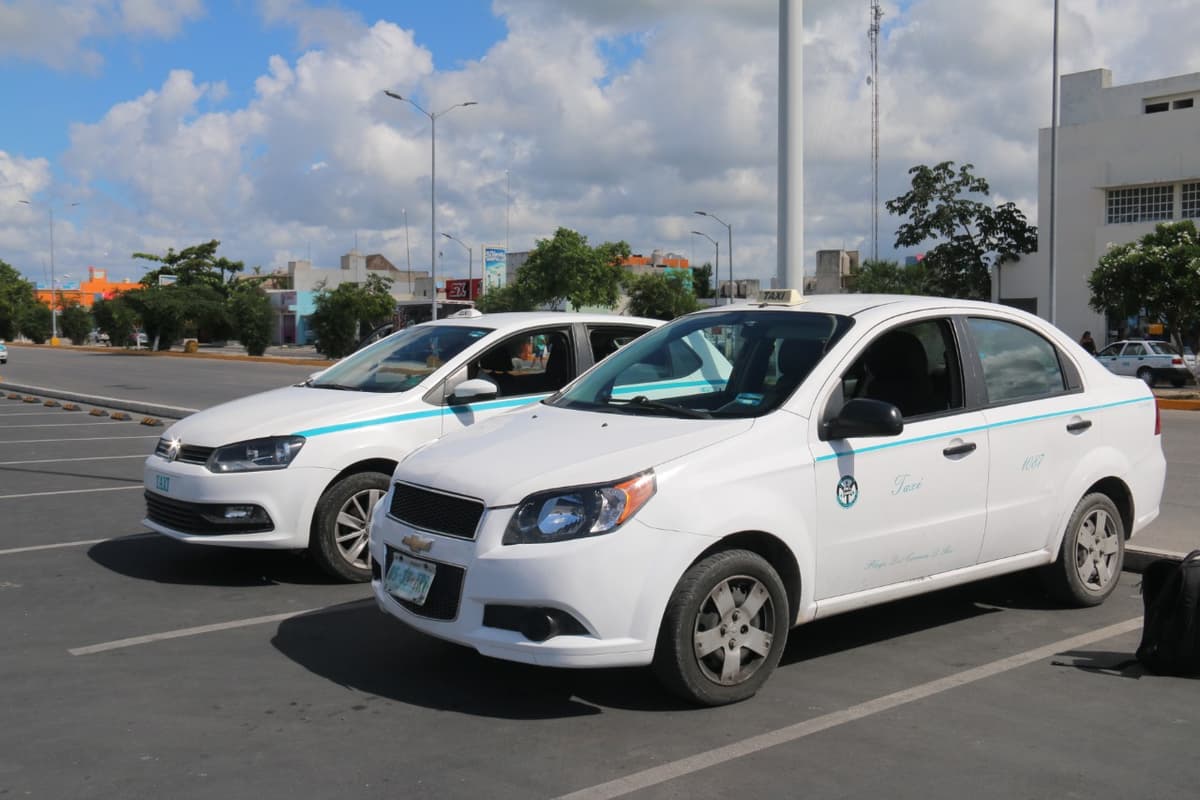 Denuncian mafia de taxistas ladrones en Playa del Carmen