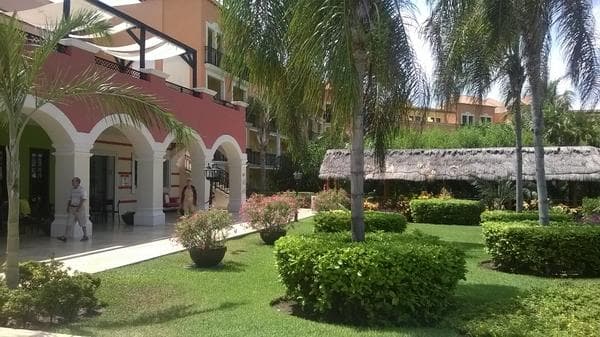 Hieren a tres personas en hotel Oceans Coral