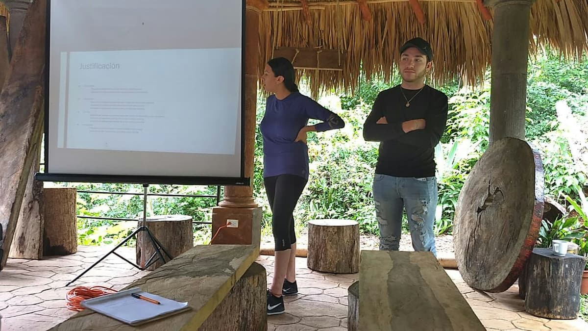 Estudiantes de Estados Unidos conviven con grupos mayas