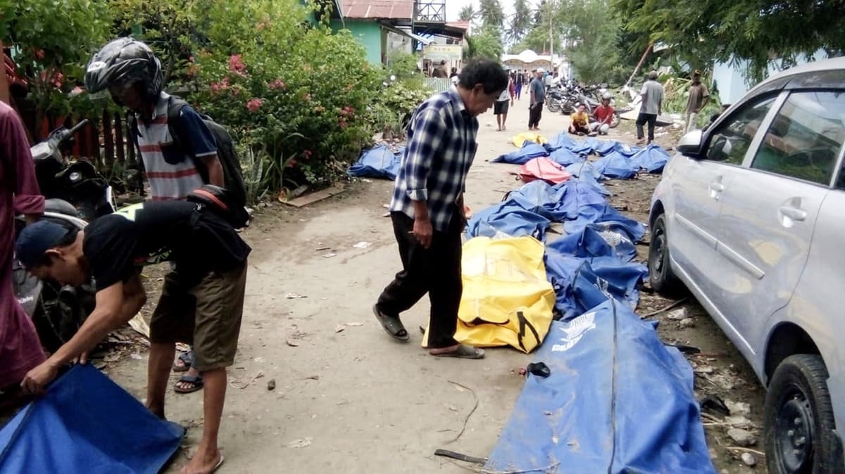 Suman 48 muertos por fuertes sismos y tsunami en Indonesia