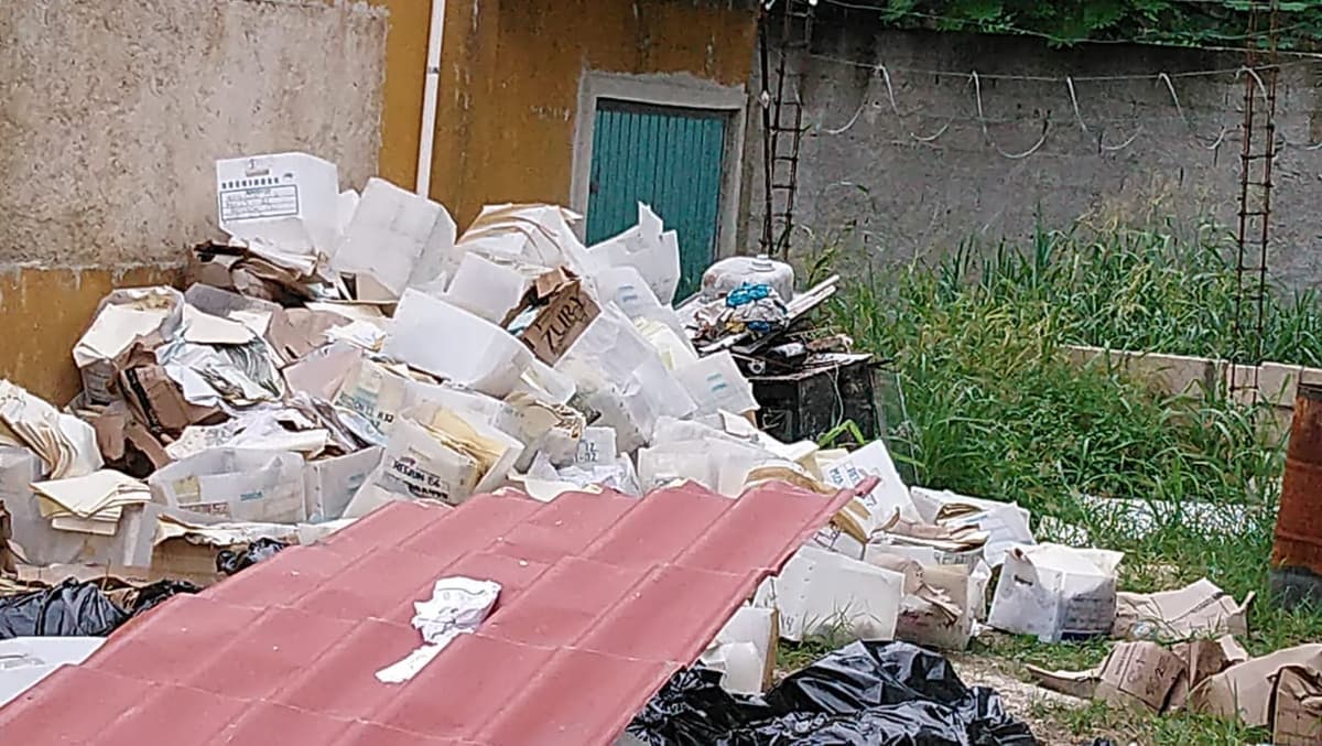 Hallan tonelada de documentos oficiales en Chetumal