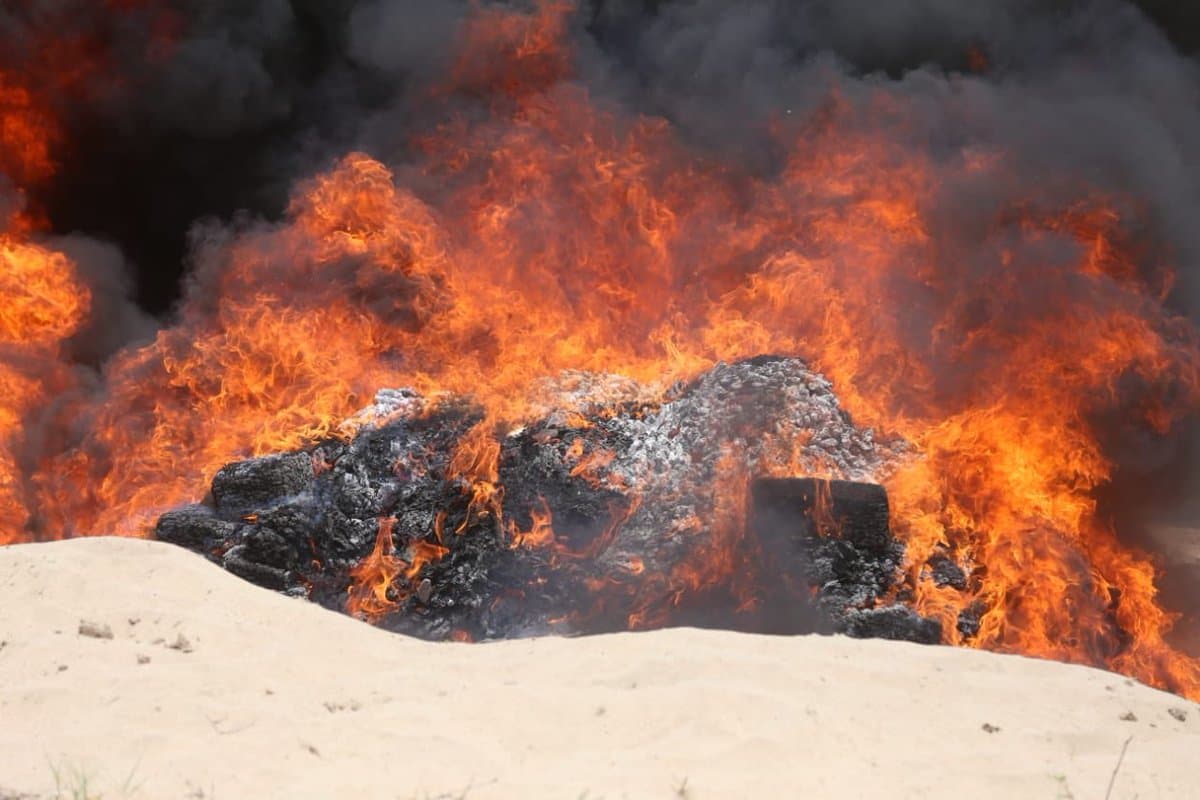Incinera PGR droga y piratería decomisada