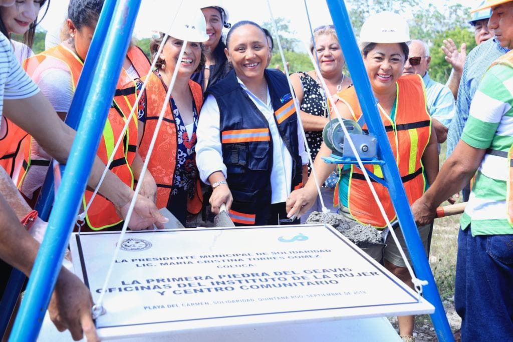 Coloca Cristina Torres primera piedra de GEAVIG, CDC e Instituto de las Mujeres