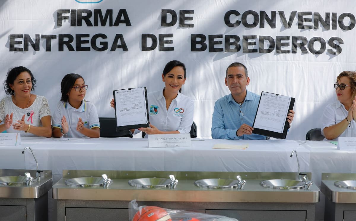 Instalan centros de hidratación en escuelas primarias de Puerto Morelos