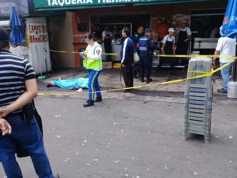 Muere mujer mientras comía una gordita de carnitas