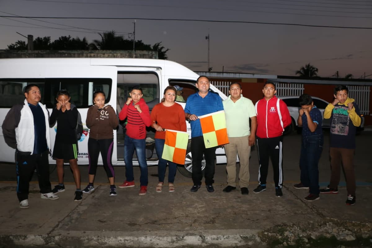 Nivardo Mena apoya al talento boxístico lazarocardense