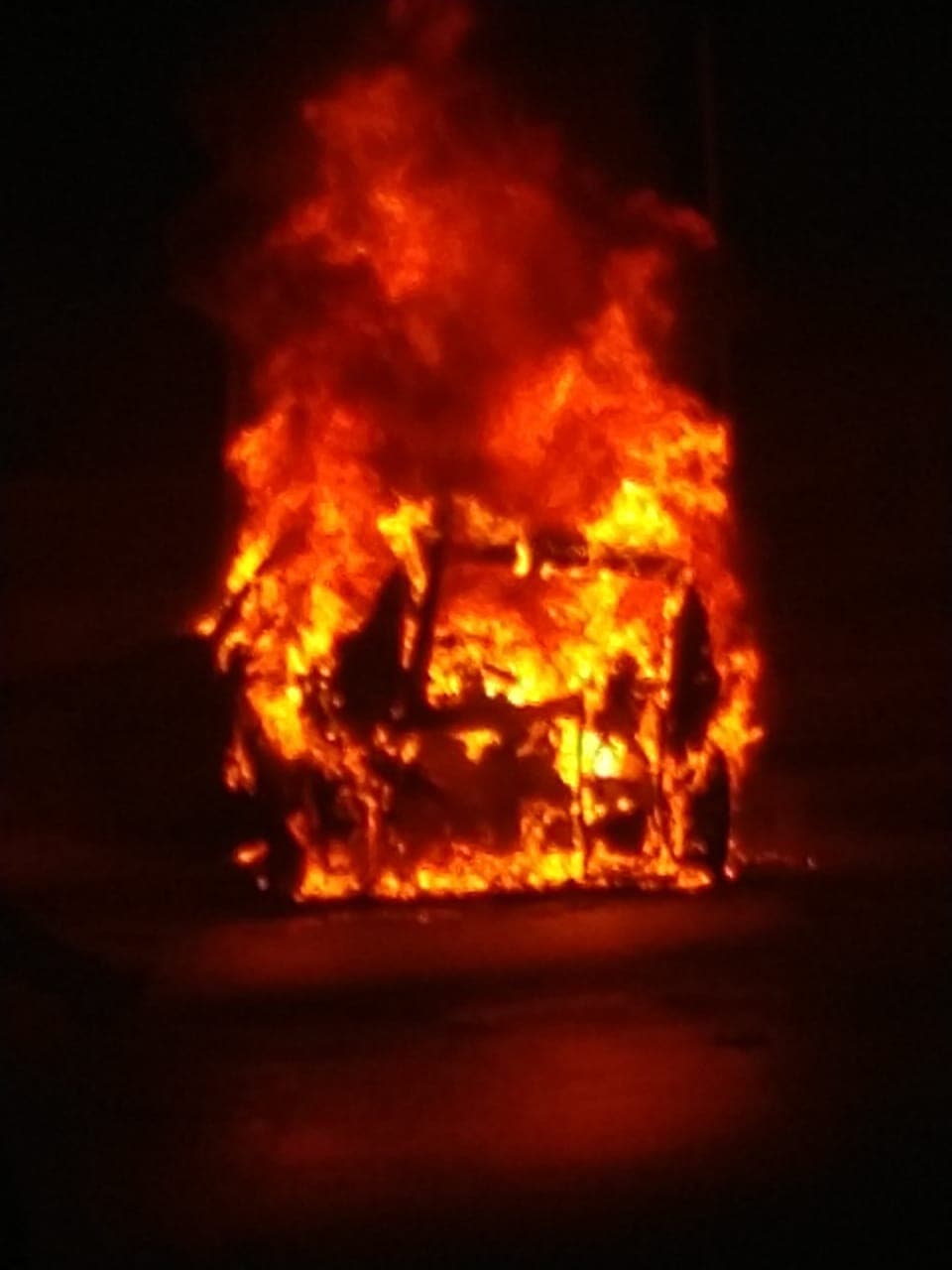 "Lujoso" descuido provoca incendio de unidades