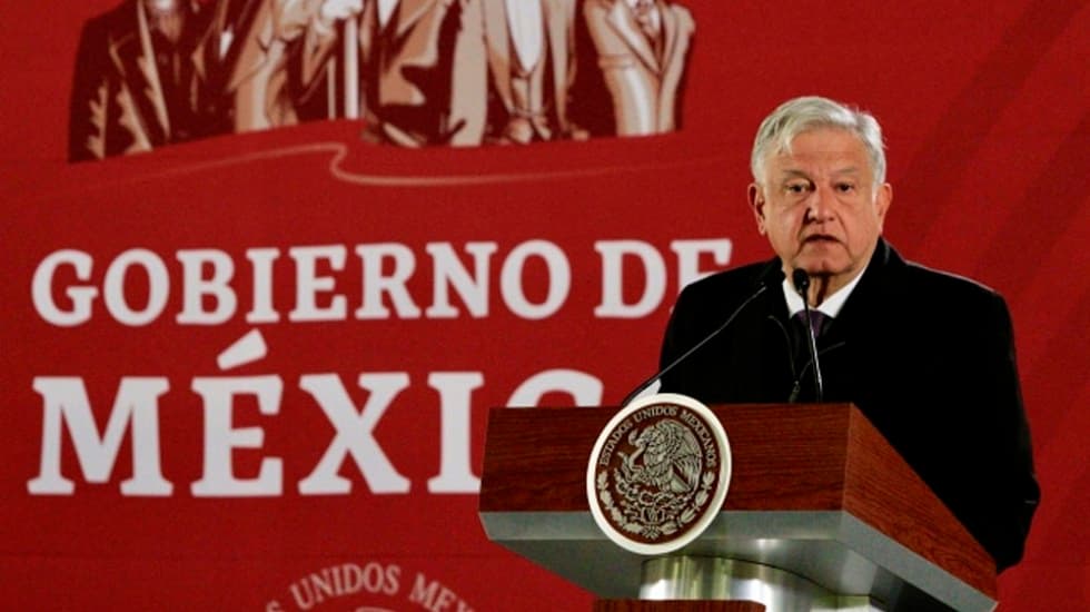 De "mezquinos” y “neofascistas" califica AMLO a quienes lo atacan por accidente en Puebla