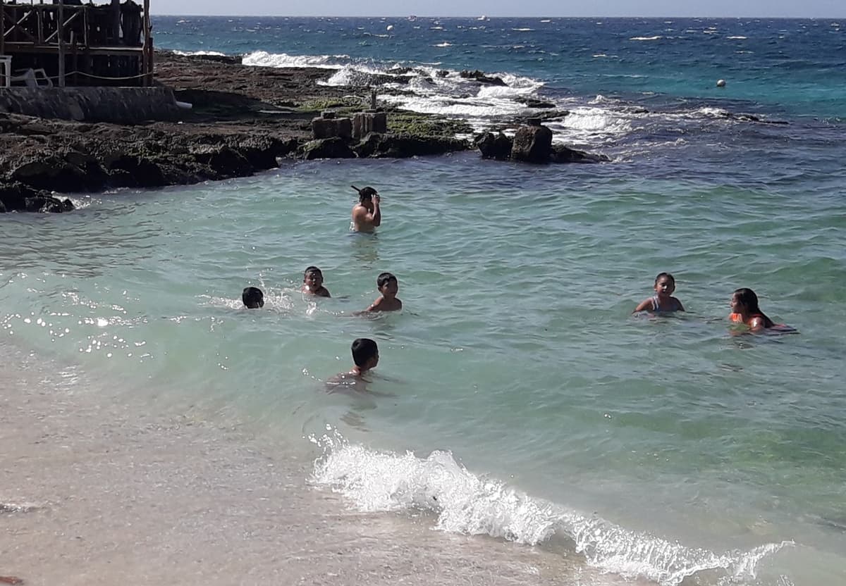 Falta de salvavidas en playa "Caletita" pone en riesgo la vida de niños
