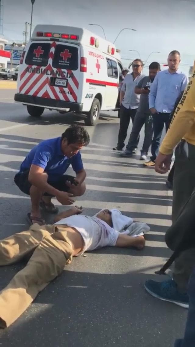 Camioneta gubernamental atropella y mata a un hombre